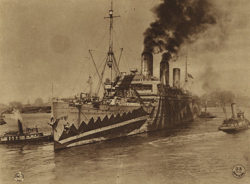 Amerikka ensimmäisessä maailmansodassa: "Leviathan", entinen saksalainen matkustajalaiva "Vaterland", lähtee Hobokenista Ranskaan (s/w-kuva). tekijältä American Photographer