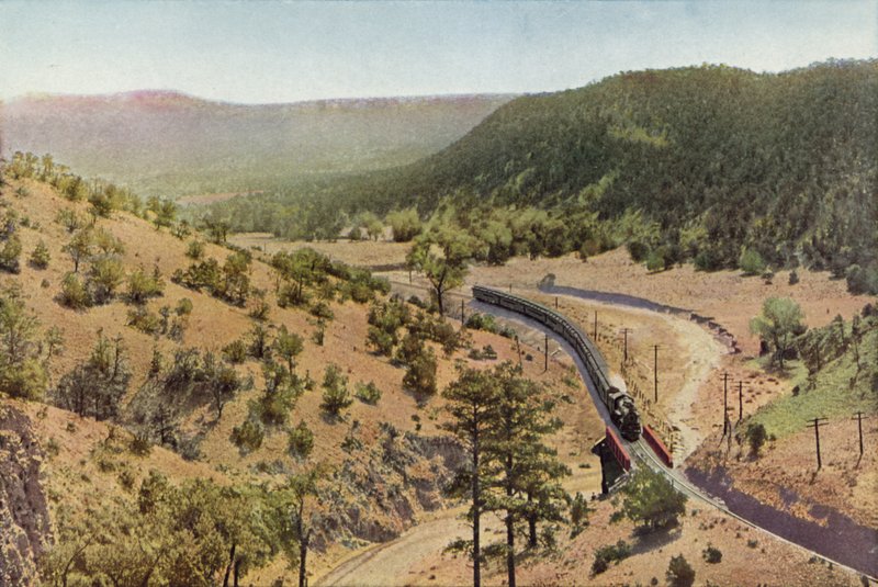 Apache Canyon, Las Vegasin ja Lamyn välillä, New Mexico (värillinen kuva) tekijältä American Photographer