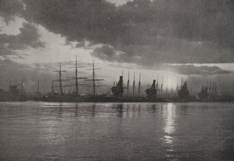 Boston: "Outward Bound" (s/w valokuva). tekijältä American Photographer