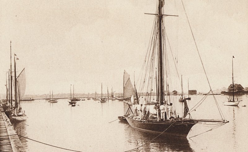 Buffalon satama, jossa näkyy Buffalo, Yacht Club, Buffalo, New York (s/w-kuva). tekijältä American Photographer