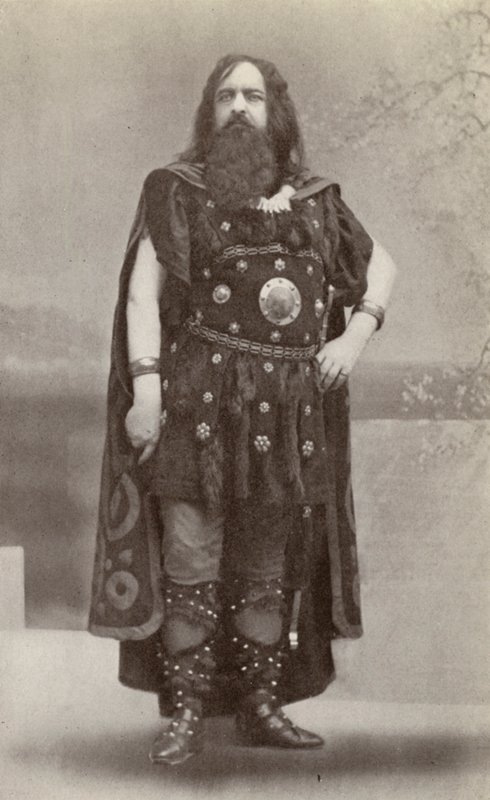 Edouard de Reszke Hagenina elokuvassa "Gotterdammerung" (s/w-kuva). tekijältä American Photographer
