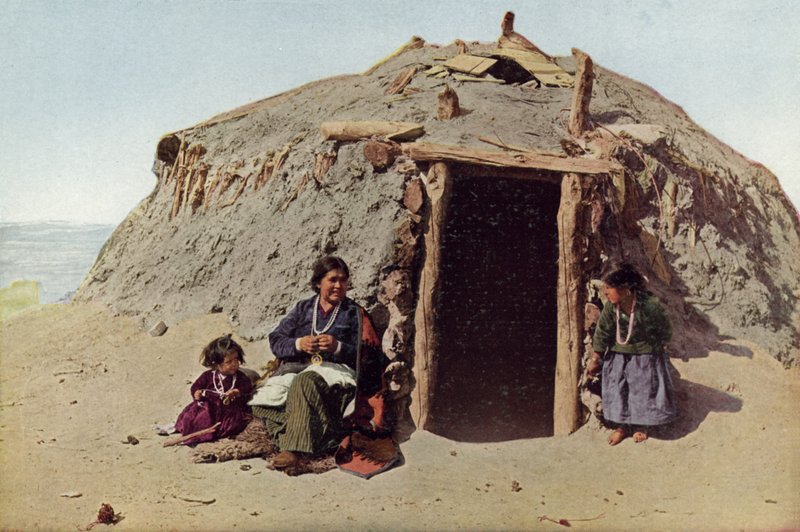 Elle of Ganado, Intian rakennus, Albuquerque, Navajojen kuuluisin kutoja (värillinen kuva) tekijältä American Photographer