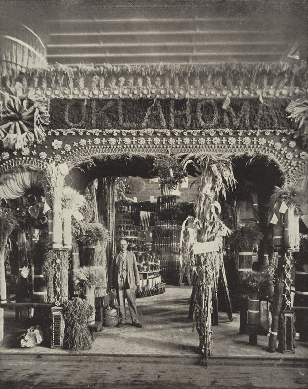 Oklahoman paviljonki maatalousrakennuksessa tekijältä American Photographer