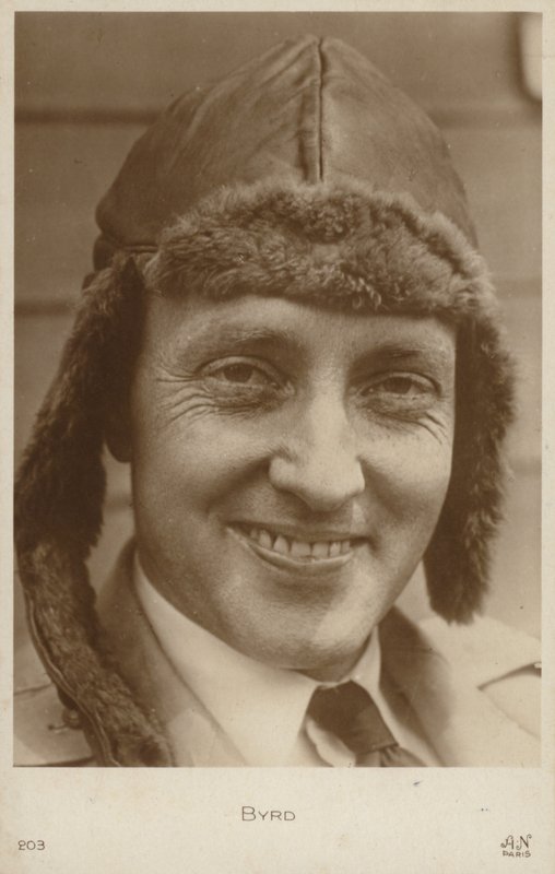 Richard E Byrd, amerikkalainen laivastoupseeri, lentäjä ja tutkimusmatkailija (s/w-kuva). tekijältä American Photographer