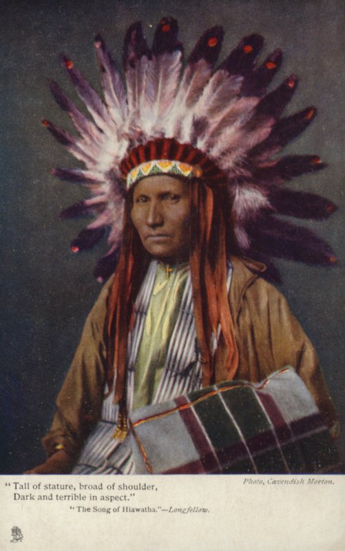 Pitkä kookas, leveä olkapää, tumma ja kauhea näköinen" - The Song of Hiwatha - Longfellow. (kuva) tekijältä American Photographer