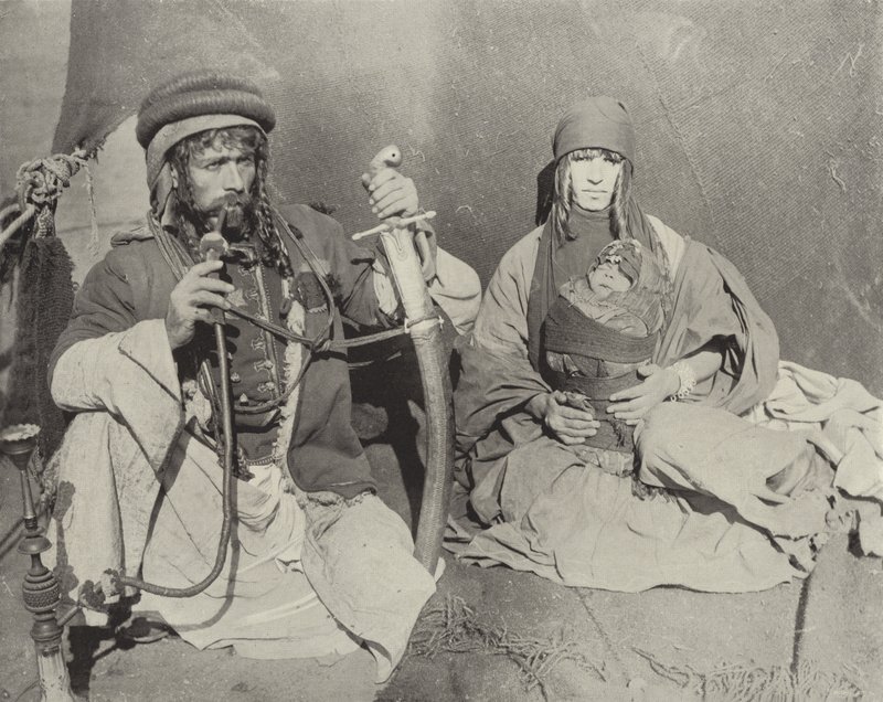 Beduiinipäällikkö ja perhe tekijältä American Photographer