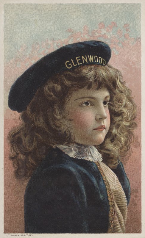 Kaunis tyttö, jolla on ruskeat kiharat hiukset ja lippalakki, jossa on nimi Glenwood (chromolitho). tekijältä American School