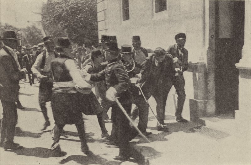 Gavrilo Principin pidätys sen jälkeen, kun hän murhasi Itävallan arkkiherttua Franz Ferdinandin Sarajevossa tekijältä Austrian Photographer