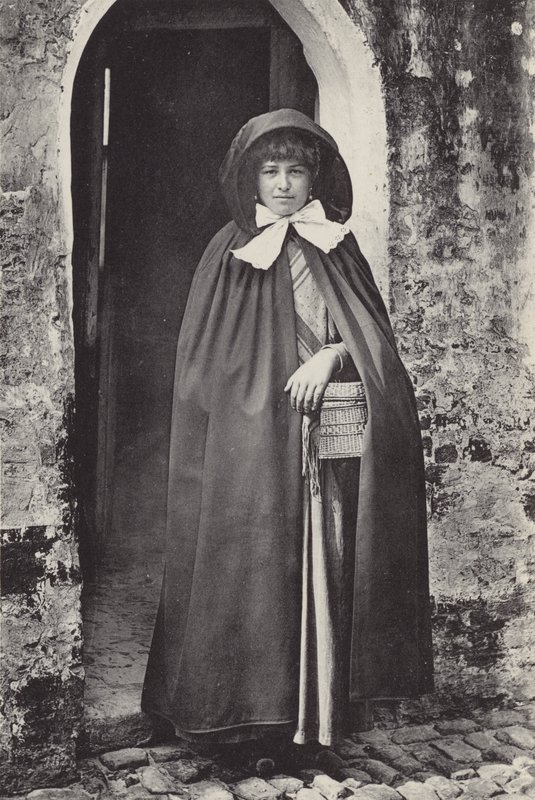 Bruggen nuori tyttö (s/w valokuva) tekijältä Belgian Photographer