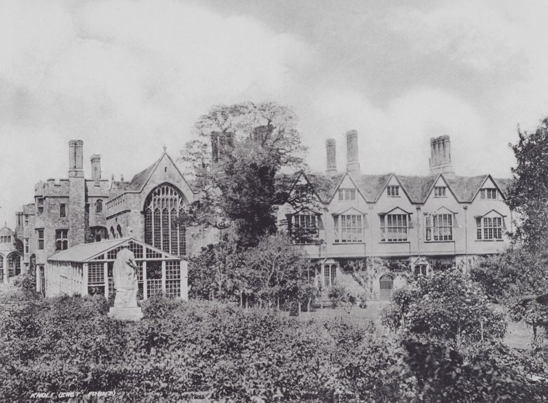Knole, East Front (m/w kuva) tekijältä Charles Essenhigh Corke