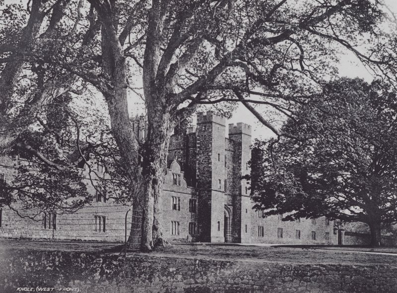 Knole, länsirintama (m/w kuva) tekijältä Charles Essenhigh Corke