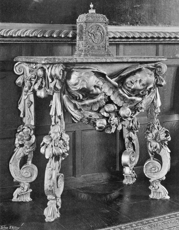 Grinling Gibbons -konsoli tekijältä Charles Latham