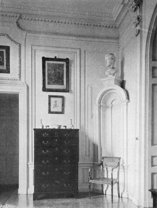 Aula tekijältä Charles Latham