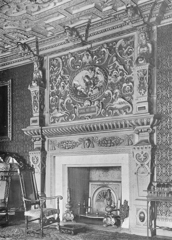 Boston House: Bostonin talo: Piirustushuoneen savupiippu-kappale tekijältä Charles Latham