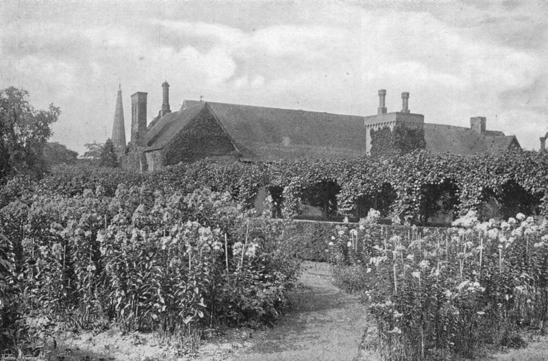 Priory Gardenissa (m/w kuva) tekijältä Charles Latham