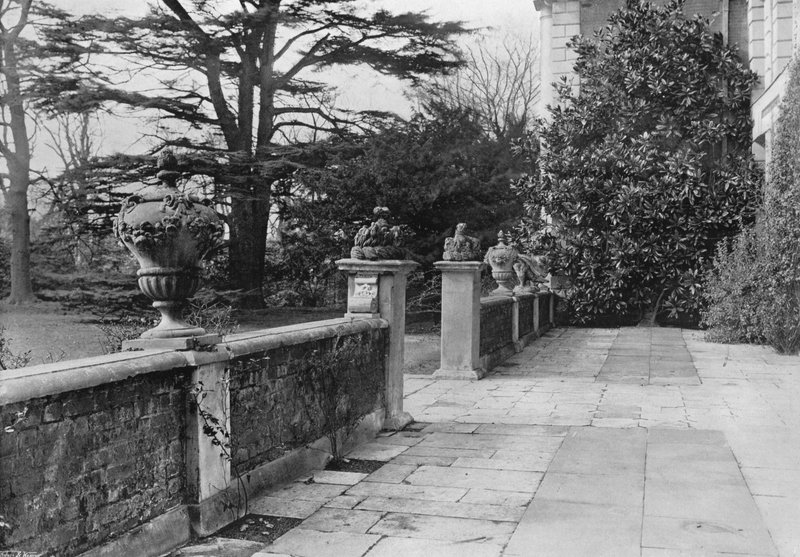 Lyijyuurnat, South Terrace tekijältä Charles Latham