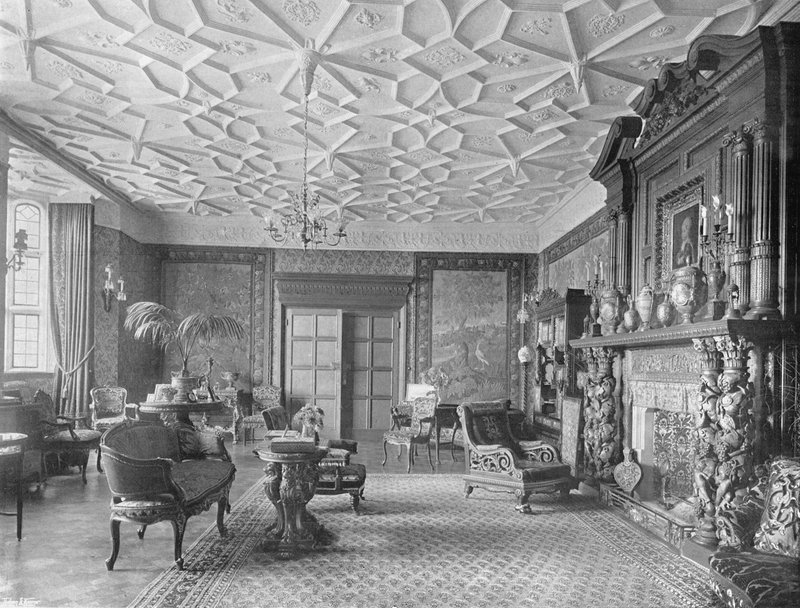 Drawing Room (m/w kuva) tekijältä Charles Latham