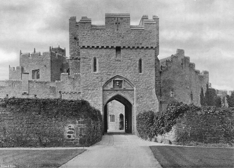 Early English Gatehouse tekijältä Charles Latham