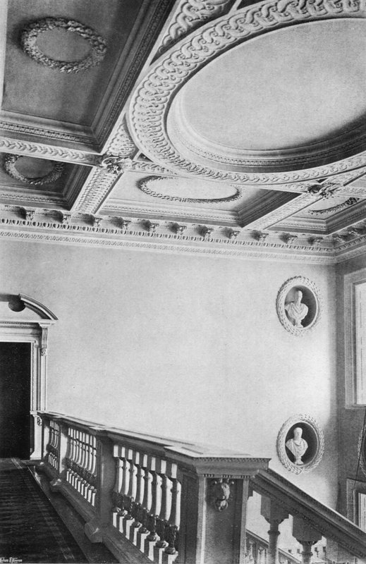 Hallin galleria tekijältä Charles Latham
