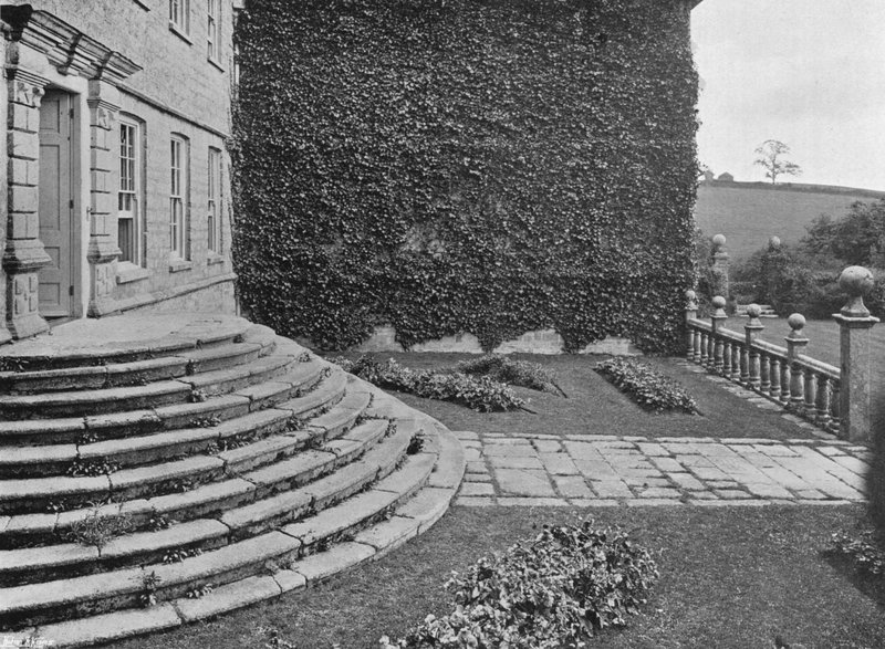 Garden Court tekijältä Charles Latham