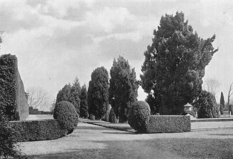 Privy Gardenin korotetut terassit tekijältä Charles Latham