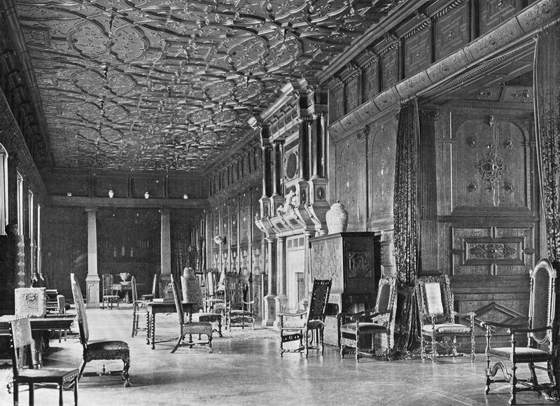 Long Galleryn länsipää tekijältä Charles Latham