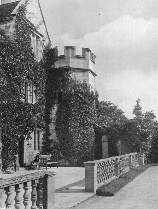 Privy Gardeniin tekijältä Charles Latham