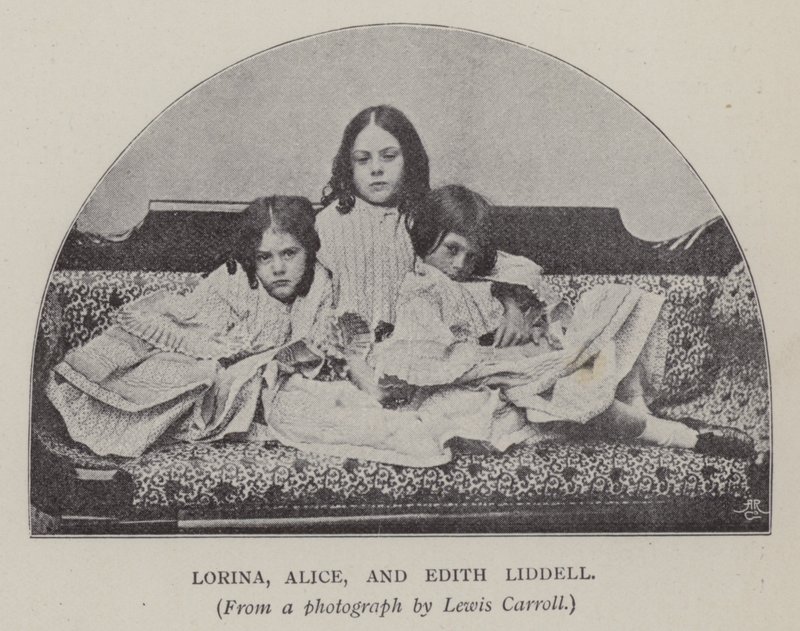 Lorina, Alice ja Edith Liddell (m/w kuva) tekijältä Charles Lutwidge Dodgson