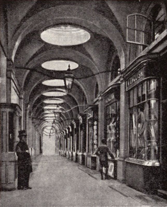 Royal Opera Arcade, Pall Mall, Lontoo (m/w kuva) tekijältä Donald McLeish