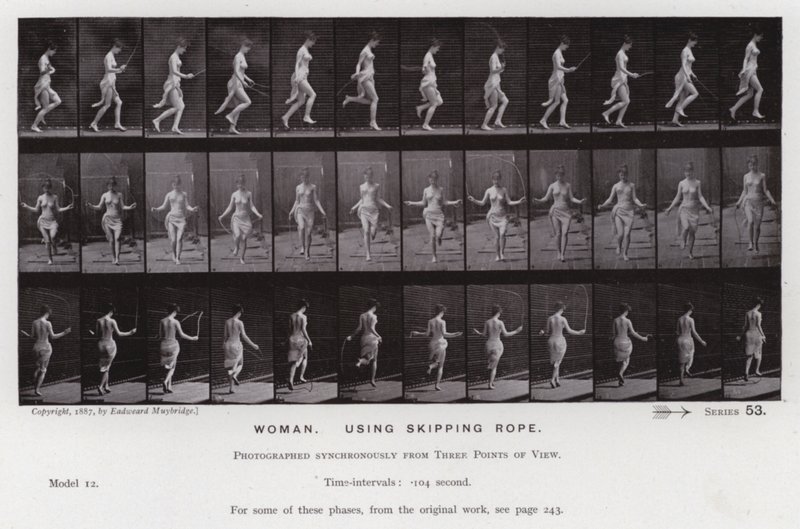 Ihmishahmo liikkeessä: Nainen hyppynarua käyttäessä (valkovalkoinen kuva) tekijältä Eadweard Muybridge