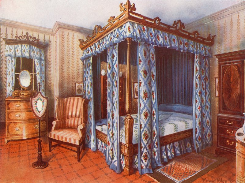 Hepplewhite makuuhuone. Chintz-verhopäällysteinen satiinipuusänky. Upotekoristeinen satiinipuinen vaatekaappi ja mahonkivaatekaappi tekijältä Edwin John Foley