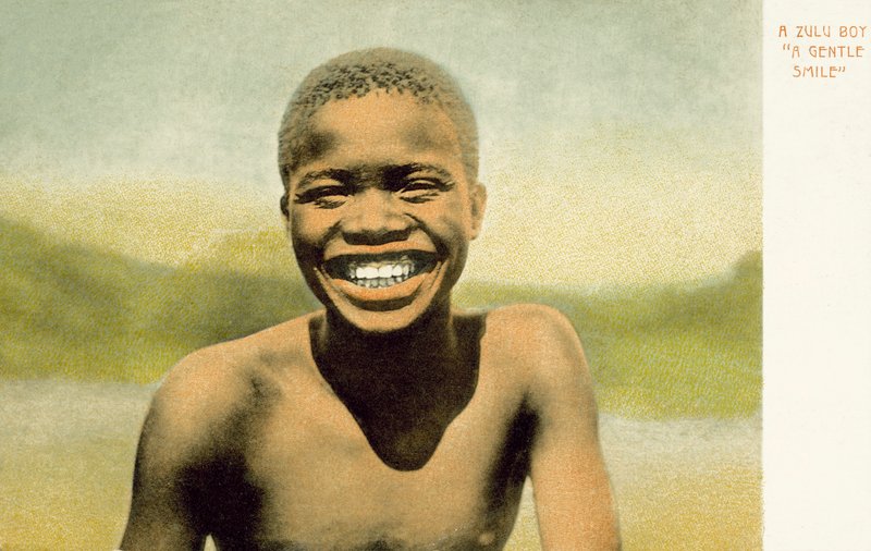 Zulupoika, lempeä hymy (värillinen kuva) tekijältä English Photographer