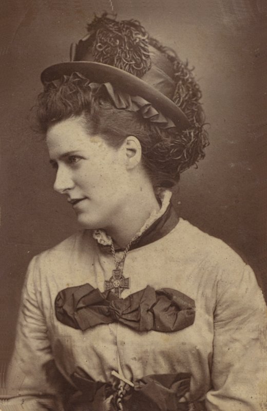Ada Cavendish tekijältä English Photographer