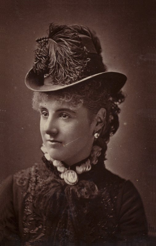 Adelaide Neilson tekijältä English Photographer
