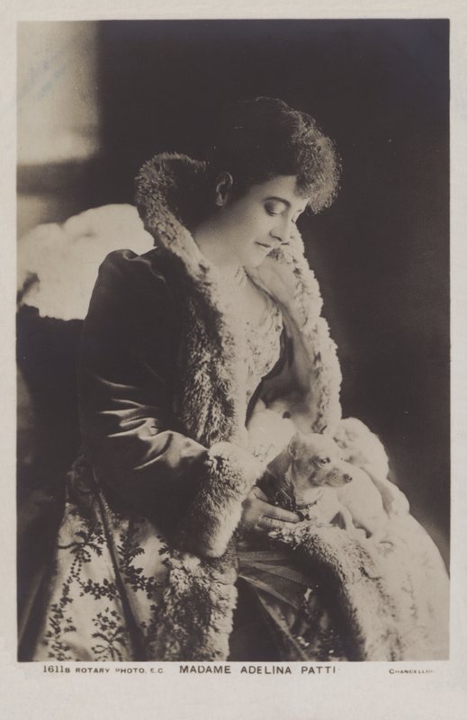Adelina Patti, italialainen sopraano-koloratuuri tekijältä English Photographer