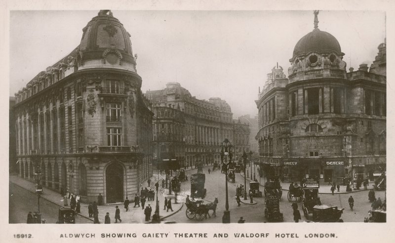 Aldwych esittää Gaiety-teatteria ja Waldorf-hotellia tekijältä English Photographer