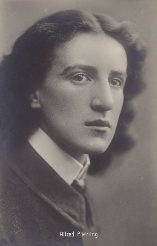 Alfred Bierling, muusikko tekijältä English Photographer