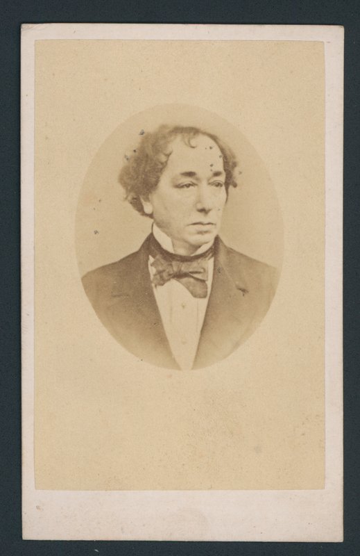 Benjamin Disraeli, käyntikortti tekijältä English Photographer