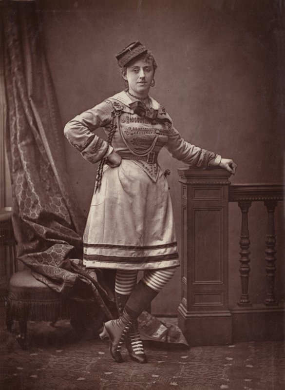 Bessie Sudlow tekijältä English Photographer