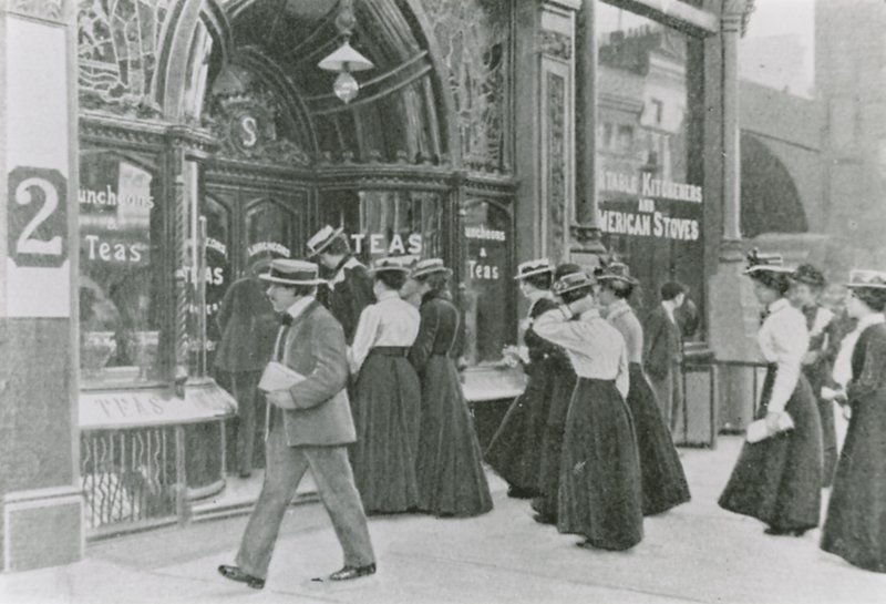 Buckinghamin palatsin puutarhajuhlat, 1911 tekijältä English Photographer