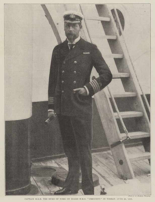 Kapteeni HRH Yorkin herttua HMS Crescent -aluksella Torbayssa 25. kesäkuuta 1898 tekijältä English Photographer