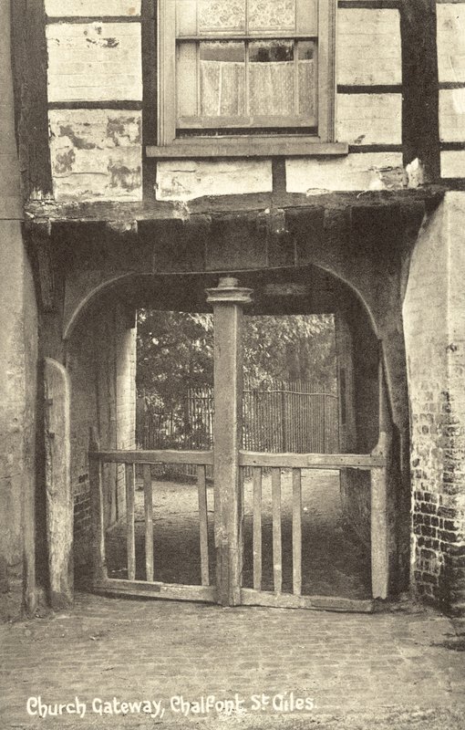 Church Gateway, Chalfont St Giles, Buckinghamshire (m/v kuva) tekijältä English Photographer