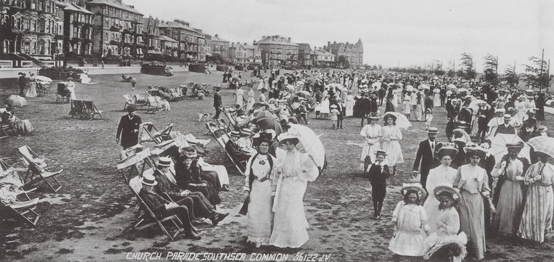 Church Parade, Southsea Common (s/w-kuva) tekijältä English Photographer