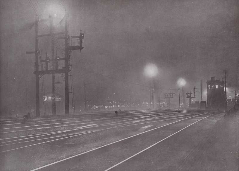 Clapham Junction yöllä tekijältä English Photographer
