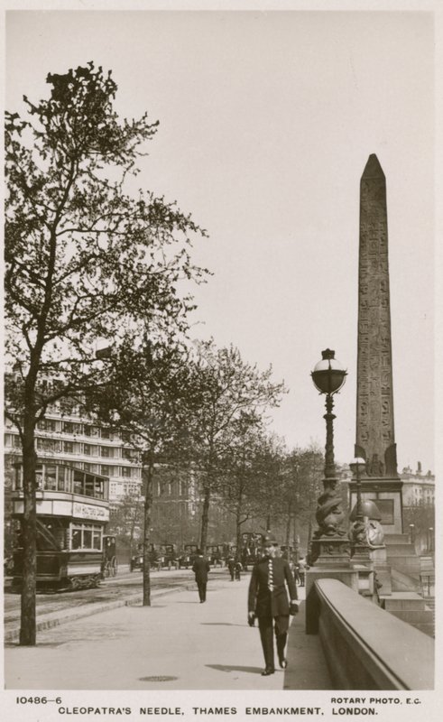 Cleopatras Needle, Thames Embankment, Lontoo tekijältä English Photographer
