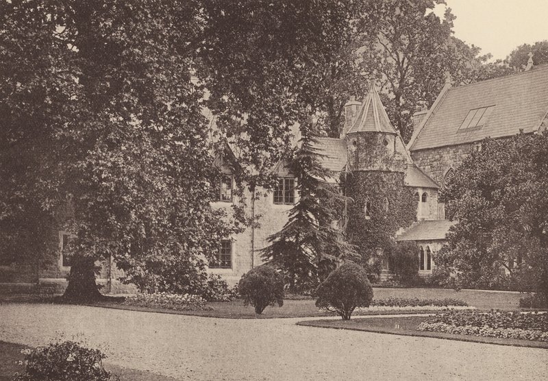 Pyhän sydämen luostari, Roehampton: Terassin itäpääty ja retriittitalo (s/w-kuva). tekijältä English Photographer