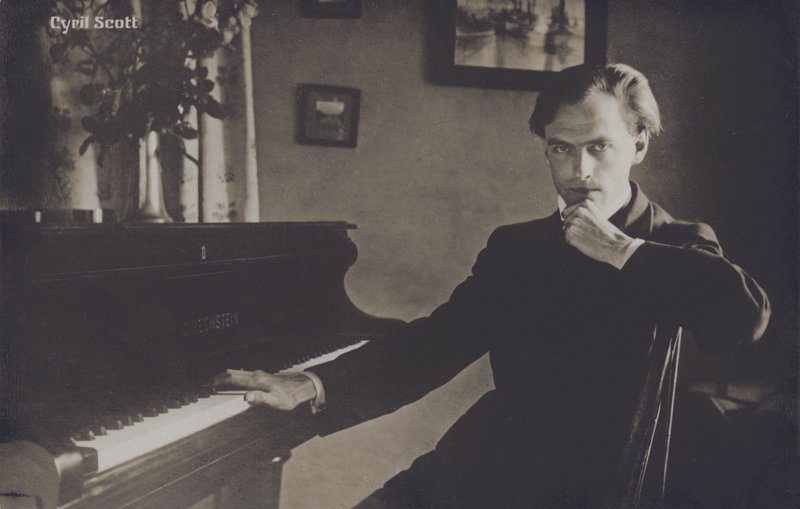 Cyril Scott, englantilainen säveltäjä, kirjailija ja runoilija (m/w kuva) tekijältä English Photographer