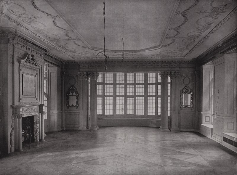 Drawing-room, näkymä lahdelle, Ashorne Hill House, lähellä Leamingtonia, Englannissa (m/v kuva) tekijältä English Photographer