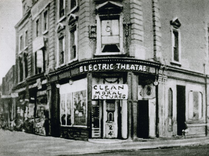 Early Flea-Pit -elokuvateatteri, Nelson Electric Theatre Old Kent Roadilla, näyttää puhtaita moraalikuvia tekijältä English Photographer