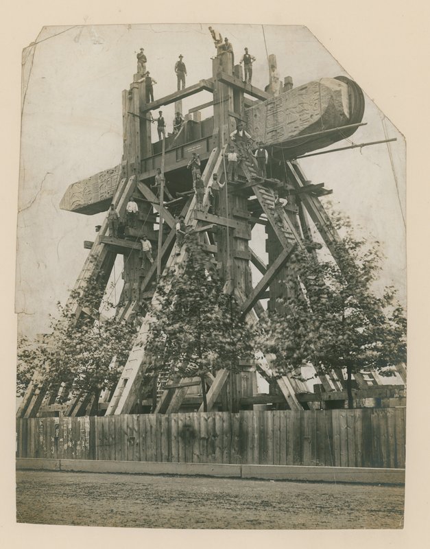 Kleopatras-neulan pystyttäminen Thamesin rantakadulle, 12. syyskuuta 1878 tekijältä English Photographer